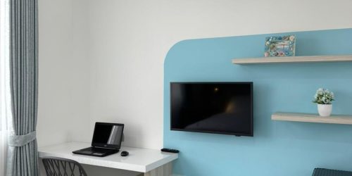 AC , Working Desk & SMART TV